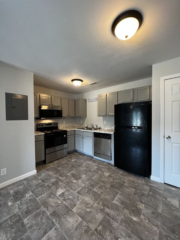 374 Jack Miller Blvd Apt E, Clarksville, TN 37042