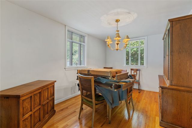 1252 Sharon St, Aliquippa, PA 15001