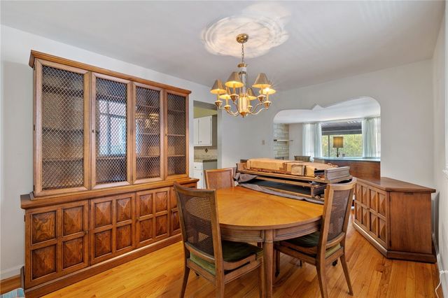 1252 Sharon St, Aliquippa, PA 15001