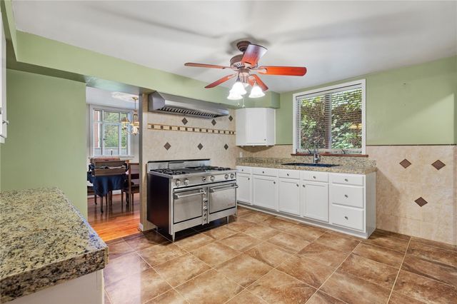 1252 Sharon St, Aliquippa, PA 15001