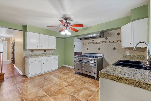 1252 Sharon St, Aliquippa, PA 15001