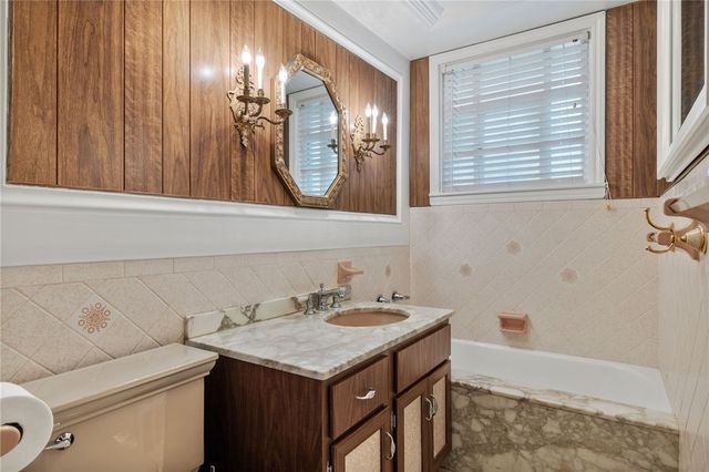 1252 Sharon St, Aliquippa, PA 15001