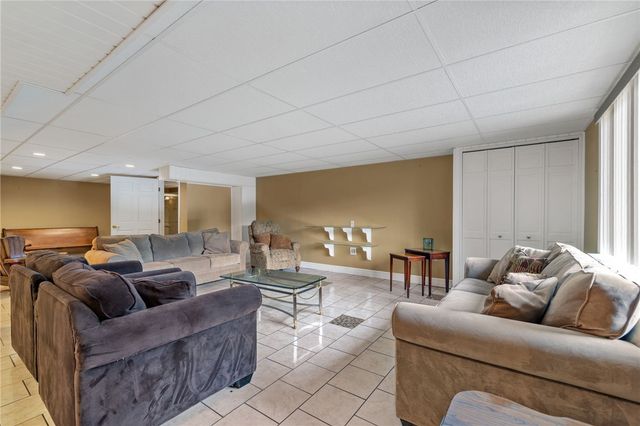 1252 Sharon St, Aliquippa, PA 15001