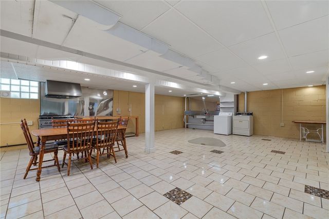 1252 Sharon St, Aliquippa, PA 15001