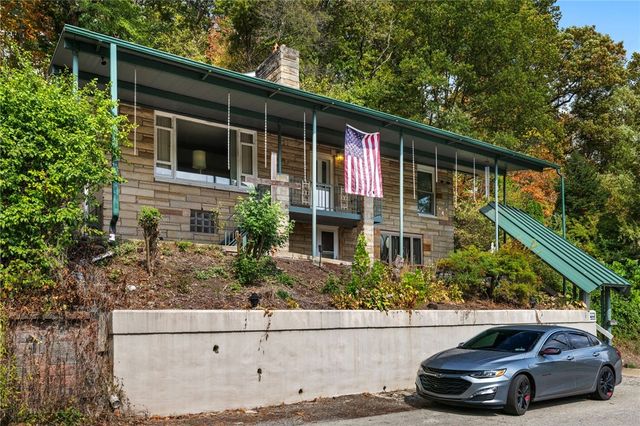 1252 Sharon St, Aliquippa, PA 15001