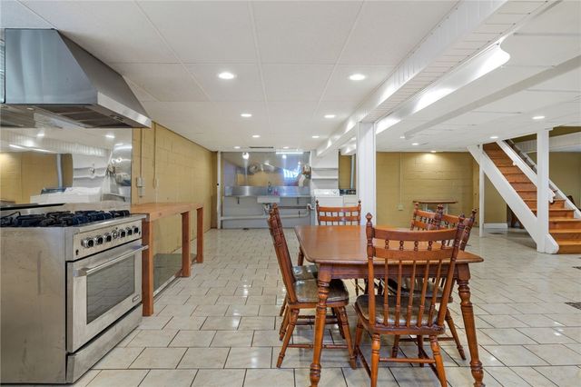 1252 Sharon St, Aliquippa, PA 15001