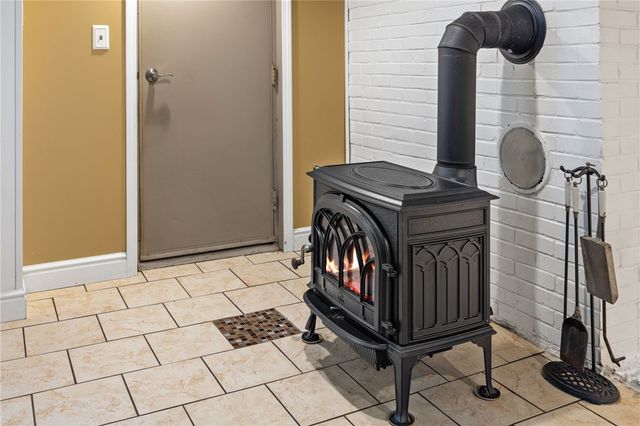 1252 Sharon St, Aliquippa, PA 15001