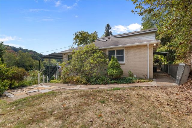 1252 Sharon St, Aliquippa, PA 15001