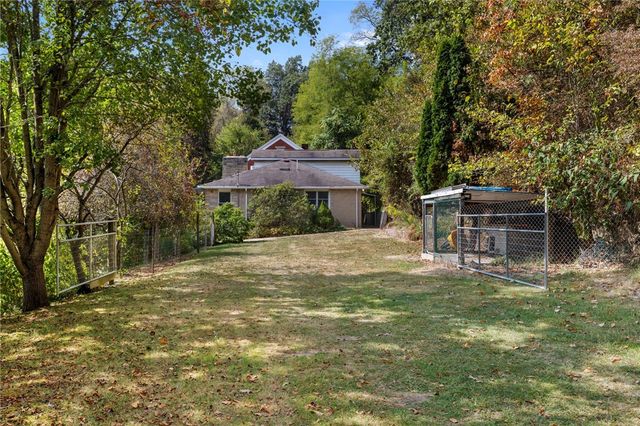 1252 Sharon St, Aliquippa, PA 15001