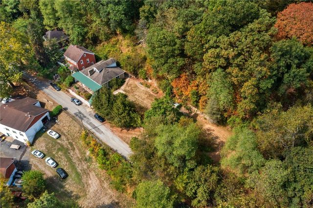 1252 Sharon St, Aliquippa, PA 15001