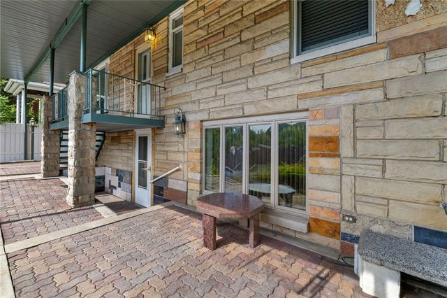 1252 Sharon St, Aliquippa, PA 15001