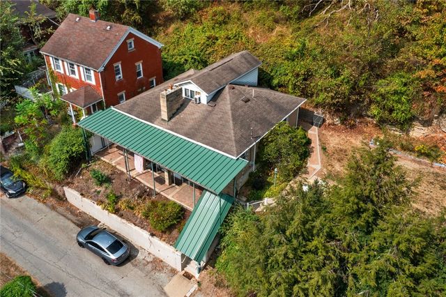 1252 Sharon St, Aliquippa, PA 15001