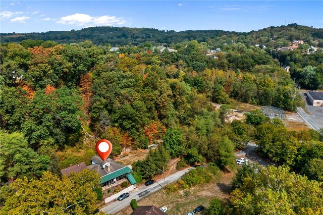 1252 Sharon St, Aliquippa, PA 15001