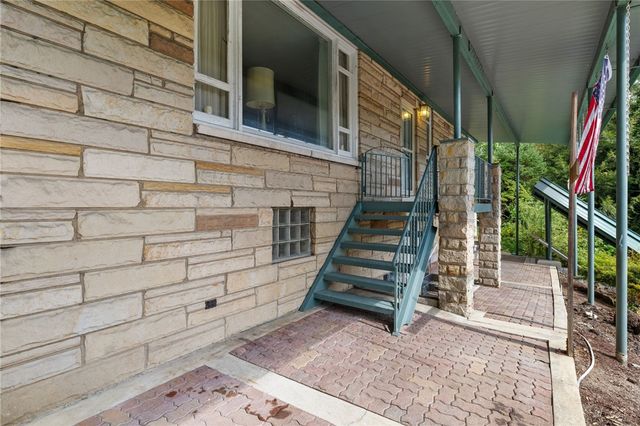 1252 Sharon St, Aliquippa, PA 15001