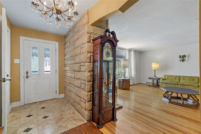 1252 Sharon St, Aliquippa, PA 15001