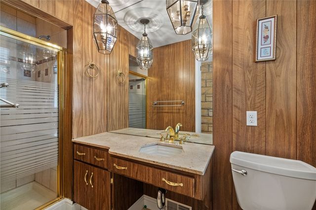 1252 Sharon St, Aliquippa, PA 15001