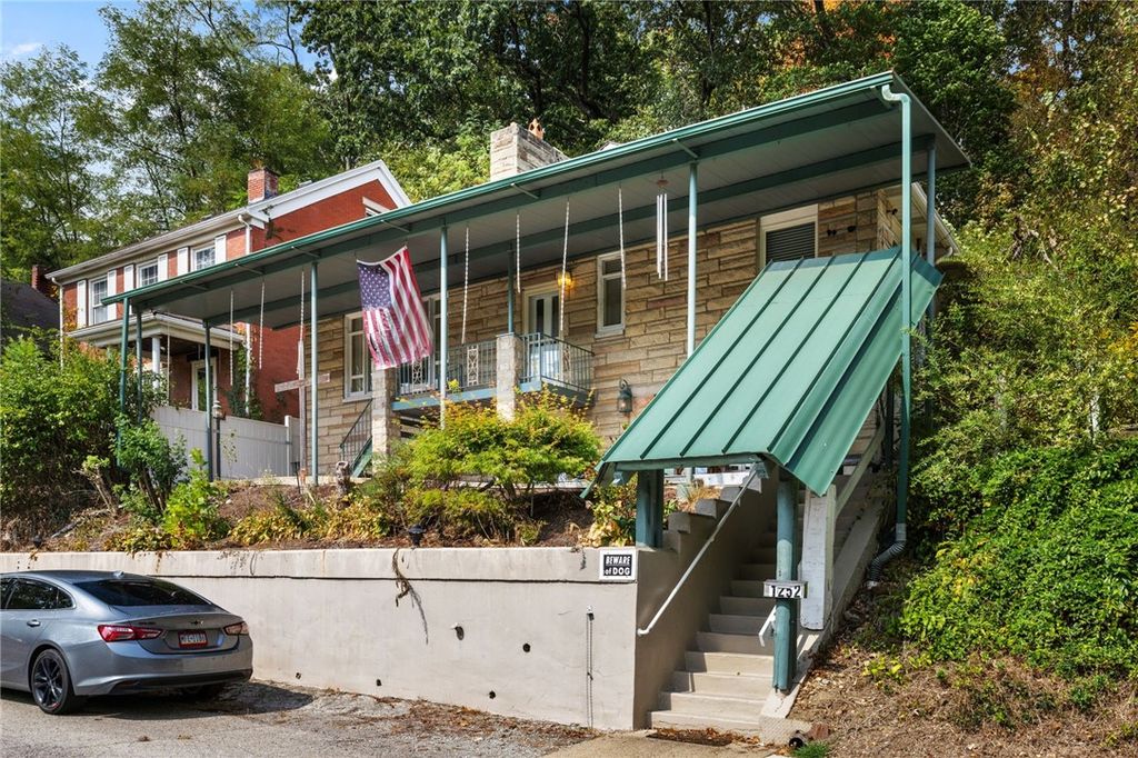 1252 Sharon St, Aliquippa, PA 15001