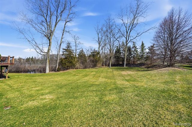 8851 Stoney Creek Drive, South Lyon, MI 48178