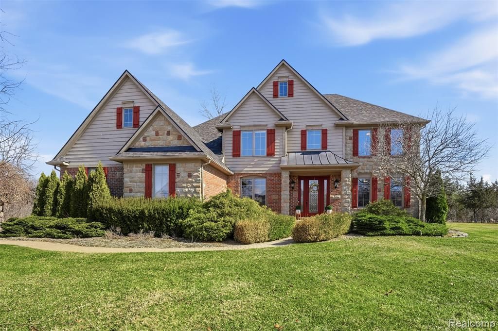 8851 Stoney Creek Drive, South Lyon, MI 48178