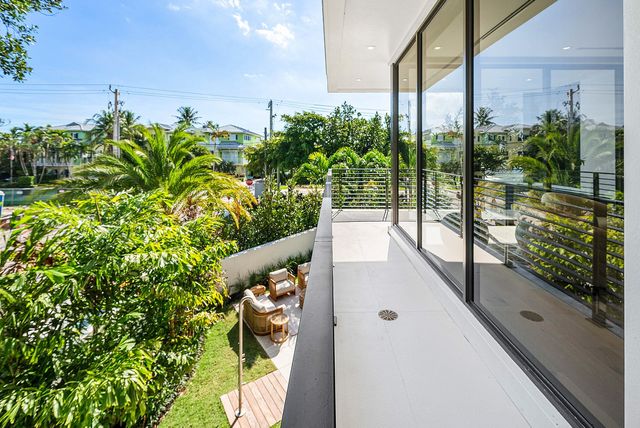 810 Andrews Avenue, Delray Beach, FL 33483