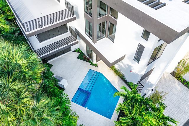 810 Andrews Avenue, Delray Beach, FL 33483