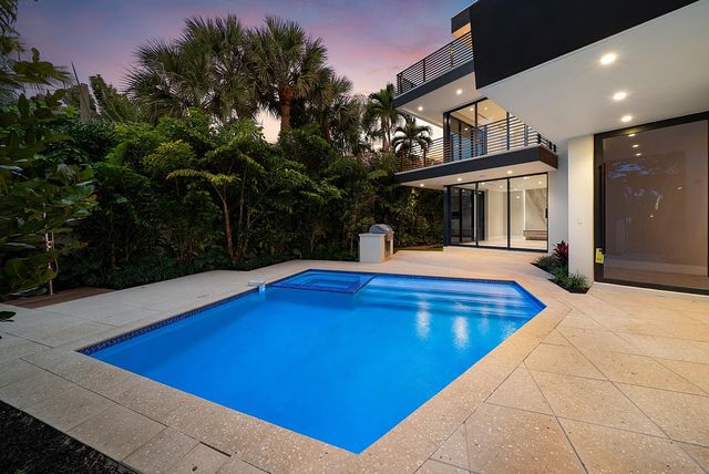 810 Andrews Avenue, Delray Beach, FL 33483