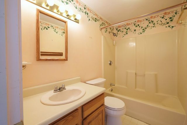 7 Holly St, Halifax, MA 02338