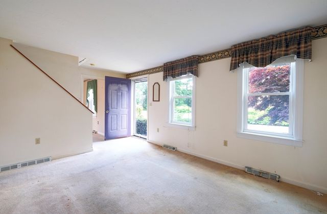 7 Holly St, Halifax, MA 02338