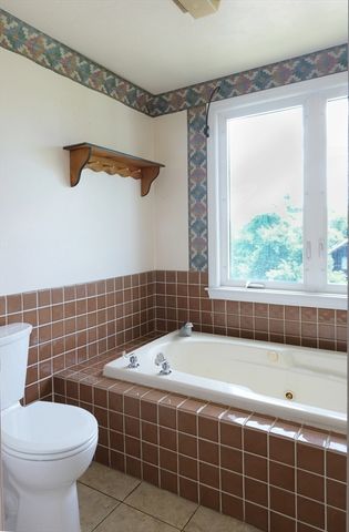 7 Holly St, Halifax, MA 02338