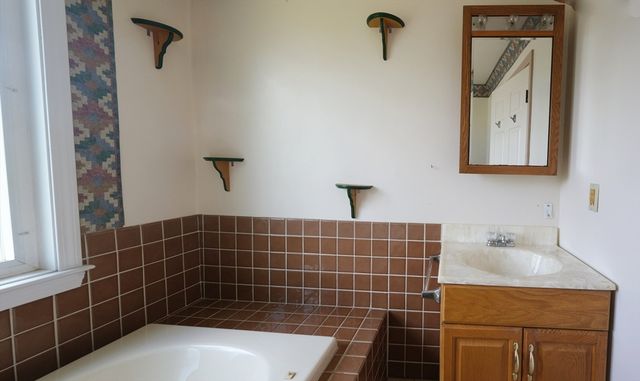 7 Holly St, Halifax, MA 02338
