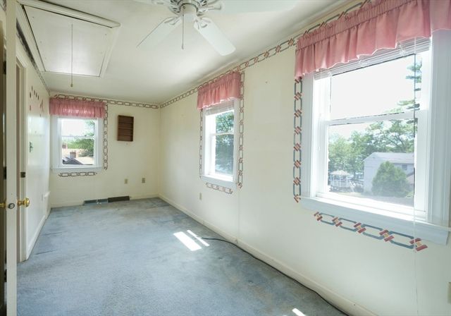 7 Holly St, Halifax, MA 02338