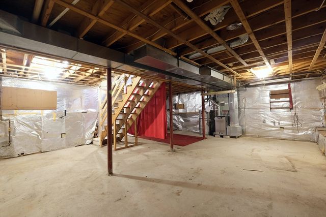 7 Holly St, Halifax, MA 02338