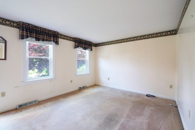 7 Holly St, Halifax, MA 02338