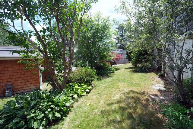 7 Holly St, Halifax, MA 02338