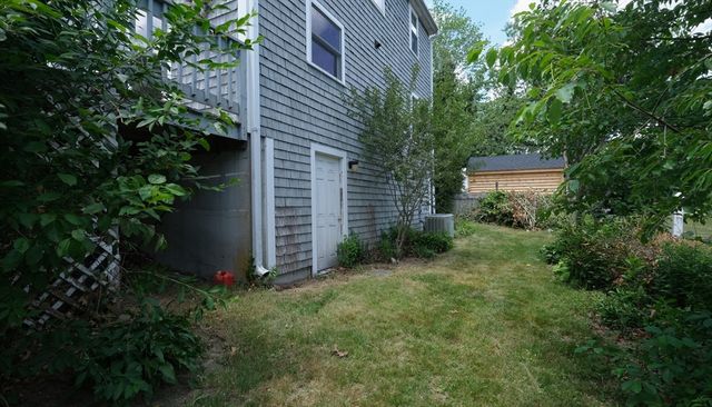 7 Holly St, Halifax, MA 02338