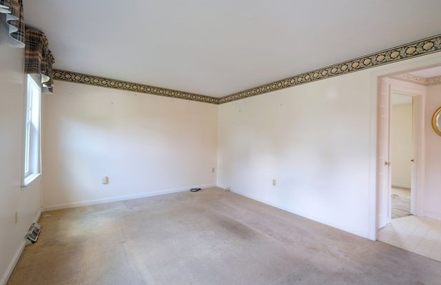 7 Holly St, Halifax, MA 02338