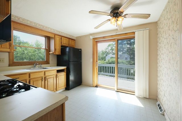 7 Holly St, Halifax, MA 02338