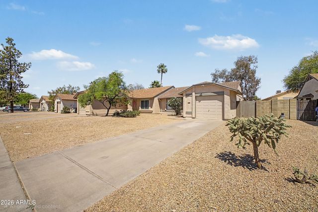 1946 E GRANDVIEW Drive, Phoenix, AZ 85022