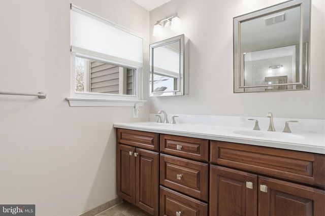 1613 LAKEVIEW CIR, Yardley, PA 19067