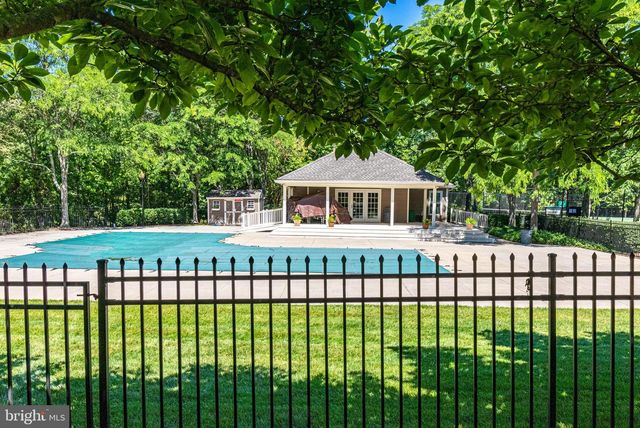 1613 LAKEVIEW CIR, Yardley, PA 19067