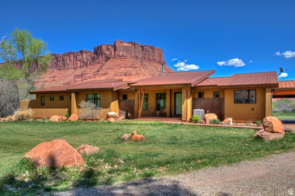 Image 23 of property listing at 425 AMBER LN, Castle Valley, UT 84532