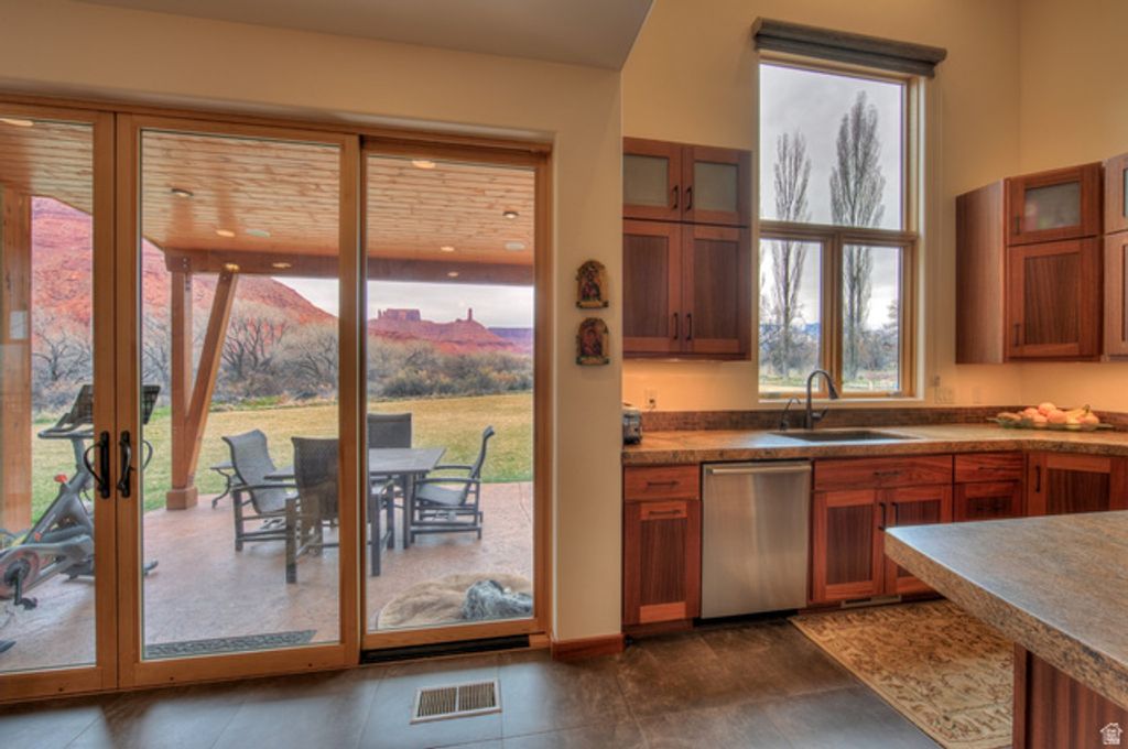 Image 7 of property listing at 425 AMBER LN, Castle Valley, UT 84532