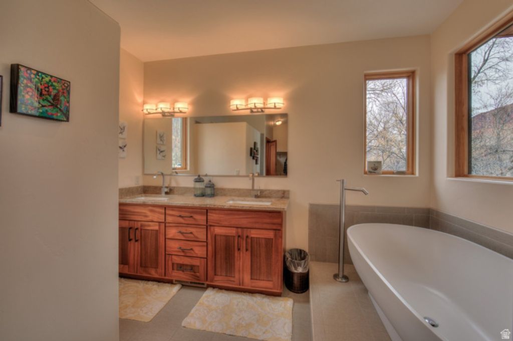Image 10 of property listing at 425 AMBER LN, Castle Valley, UT 84532