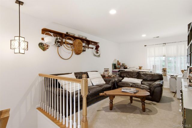 31 Willow Wood Drive, East Setauket, NY 11733