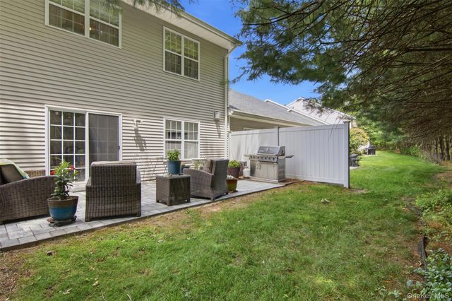 31 Willow Wood Drive, East Setauket, NY 11733
