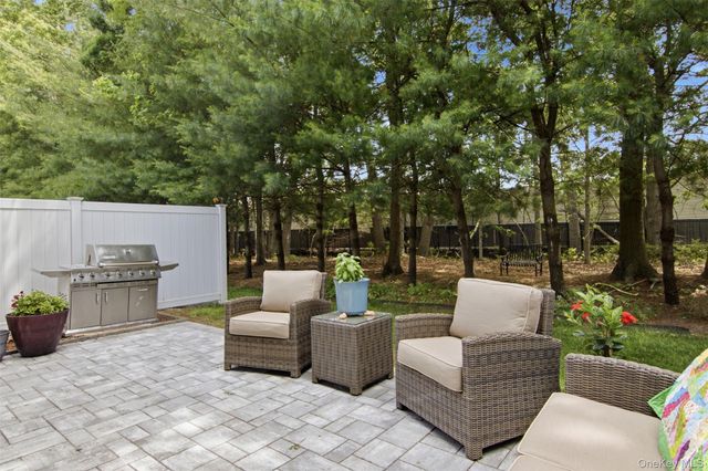 31 Willow Wood Drive, East Setauket, NY 11733