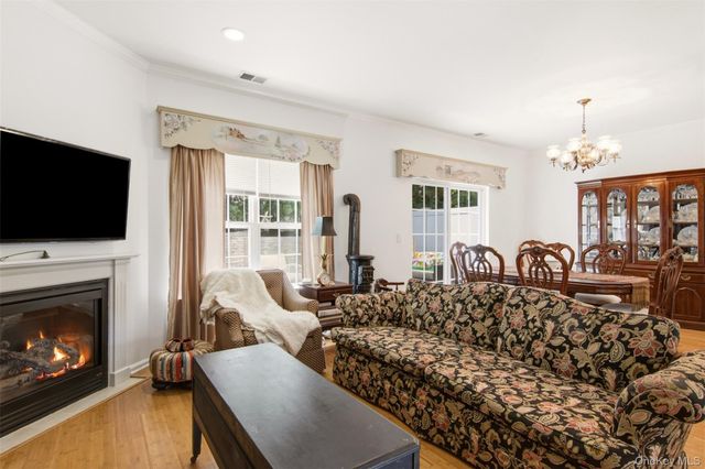 31 Willow Wood Drive, East Setauket, NY 11733
