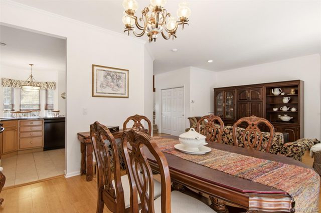 31 Willow Wood Drive, East Setauket, NY 11733