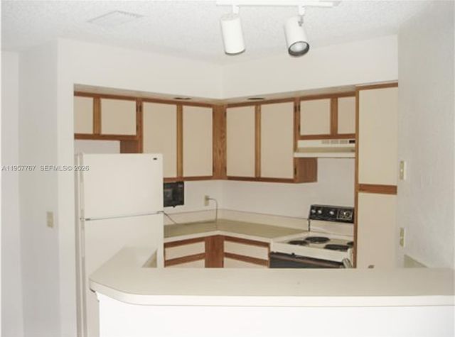 3300 N Pinewalk Drive N 1915, Margate, FL 33063