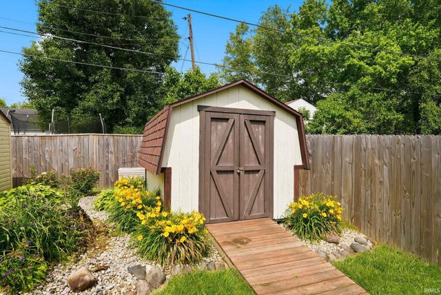 2913 S Scott Drive, Yorktown, IN 47396
